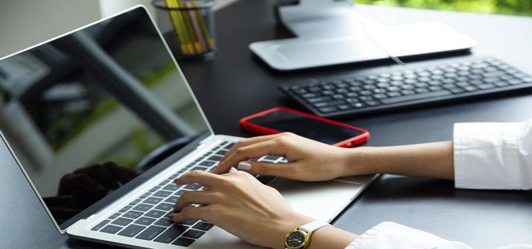 Manfaat Sewa Laptop di Surabaya untuk Event: Solusi Praktis dan Hemat